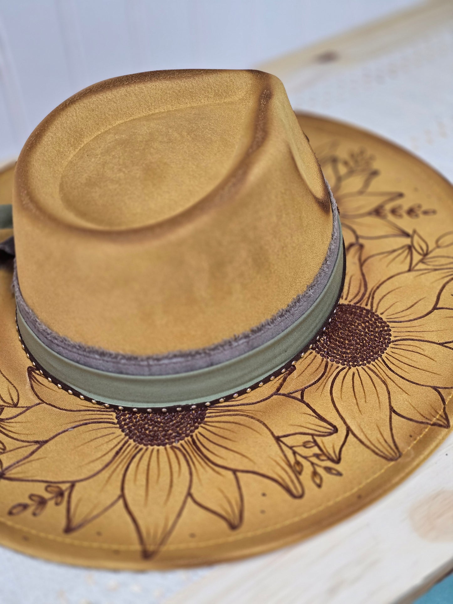 Yellow Sunflowers 1/2 Brim Rancher